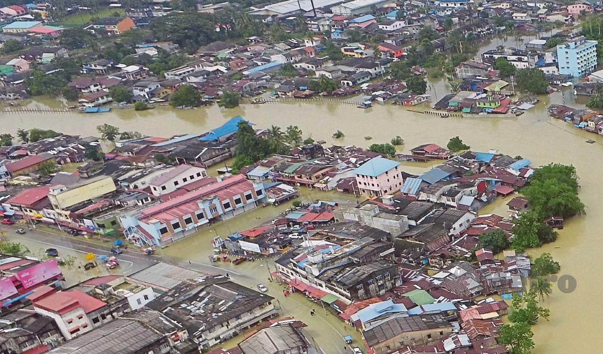 skumar176's tweet photo. Banjir buruk melanda negeri negeri di pantai Timur but ketua ketua sakau Bersatu dan @PASPusat khabarnya berada di Dubai nak gulingkan Unity Government di bawah @anwaribrahim https://t.co/HN4iAtrO1b