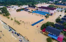 skumar176's tweet photo. Banjir buruk melanda negeri negeri di pantai Timur but ketua ketua sakau Bersatu dan @PASPusat khabarnya berada di Dubai nak gulingkan Unity Government di bawah @anwaribrahim https://t.co/HN4iAtrO1b