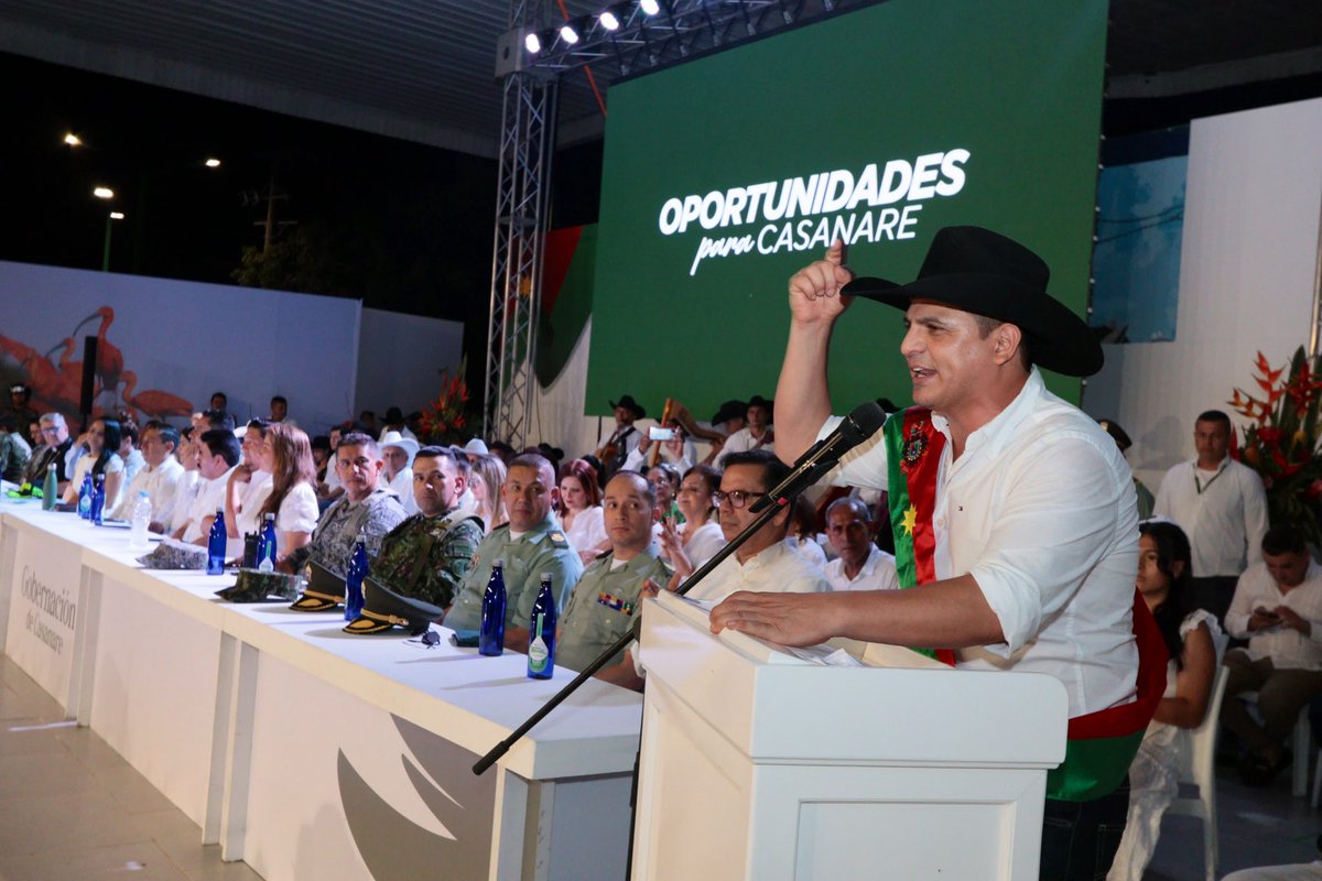 CesarOrtiZorro's tweet photo. ¡Hoy inicia una nueva era para Casanare! Me siento honrado y orgulloso de asumir el cargo de Gobernador de mi departamento. Mi agradecimiento con Dios, mi familia y con el pueblo por su confianza y apoyo. ¡Vamos a convertir a Casanare en una tierra grande y con oportunidades! https://t.co/6ujv5W8xno