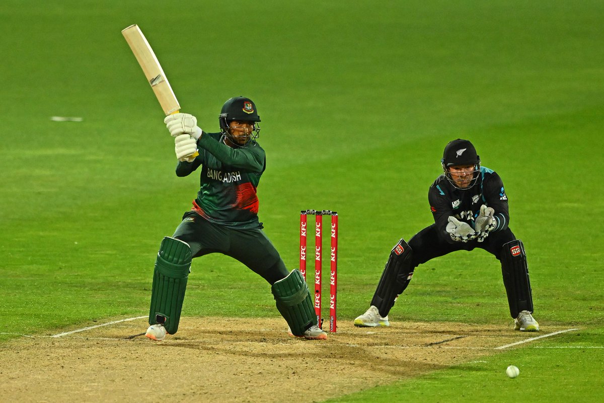 Bangladesh bat first at the Bay Oval for the third T20I 👊

#NZvBAN live: bit.ly/3TFmdpt