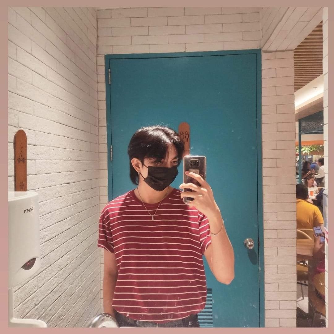 ang pogi 😭😭 naiiyak ako 😠😠