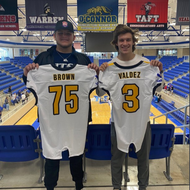 SA_Sports's tweet photo. In 1 week, the best of the best will meet in the #SASAllStarGame pres. by Valero! Today, players met their coaches &amp; teammates, picked up jerseys &amp; more. This talented group of seniors will finish their high school careers at the @Alamodome on Jan. 6. Kickoff is at 5. Game on!🏈 https://t.co/zvsXasKXLf