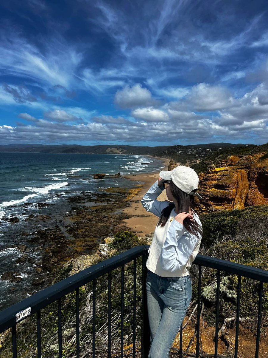 passional upward
The journey is still long and difficult. But I prefer to see different scenery during the journey. Come on girl. I will still be on the road to travel in 2024. Happy New Year! Congratulations to all my friends. And the people who care about me silently.