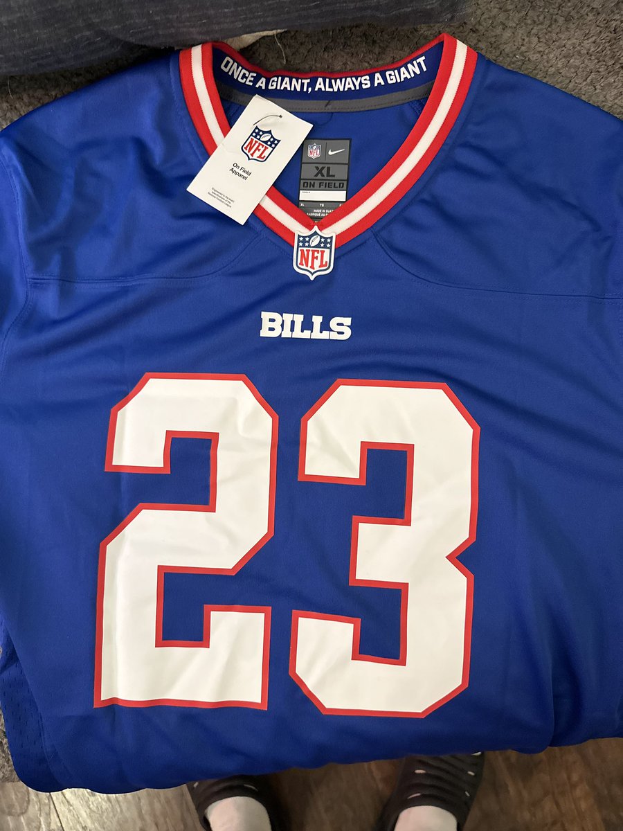 DGinge11's tweet photo. @lids @LidsAssist I ordered a custom Giants jersey as a memorial gift for a friend that passed away. The jersey was for one of his best friends and is fellow Giants fan. You sent me a Giants jersey with the Bills name. How can we quickly resolve? This is an extreme inconvenience. https://t.co/6P88KRhQob