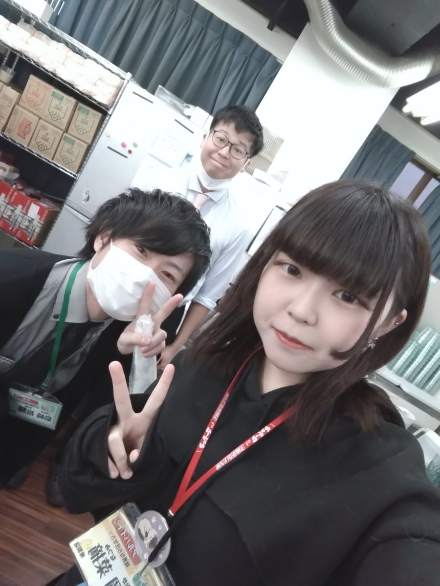 upsilon14's tweet photo. おはようございます！！なつみです！！🫶🫶
年内最終日なのに雨でジメジメしますね😿😿
でも！！マーチャオなら！！雨！！しのげます！！うれしい！！🥰🥰
今日も良いお年をしに来てください🙏💪 https://t.co/yCP8U57bVG