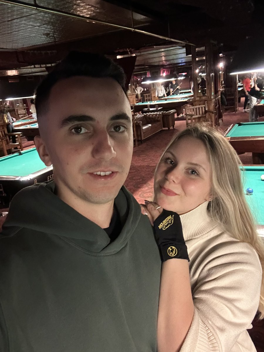 Evening at legendary @amsterdambilliards with the family🎱 Always nice to be back to Big 🍎
