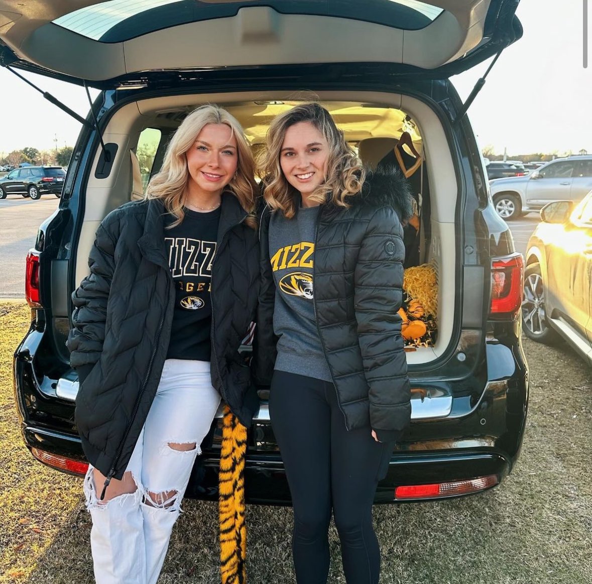 ReillyLundberg's tweet photo. I had a great time at the Cotton Bowl! Go Tigers! π―
#cottonbowl #mizzou
#ATTStadium #tigeralums #tailgate #MUtigers #fightforolemizzou https://t.co/dCUSWQ4XOP
