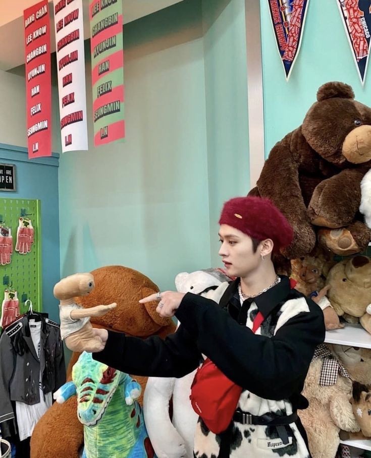 icepr1nce's tweet photo. 251098 — 이민호 — lee know room

stay, вам понравился наш новогодний подарок? все эти месяцы были сумасшедшими и немного даже приятными. увидимся в следующем году. ~ https://t.co/D3DMY2Z8Cb