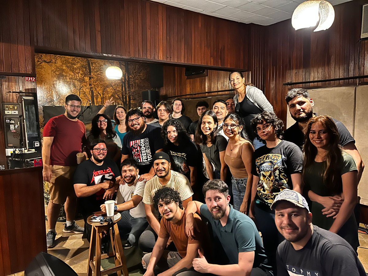 absidepy's tweet image. ➡️Anoche la pasamos muy bien con nuestros amigos! Muchas gracias a los presentes por estar siempre apoyándonos! De esta manera culminamos un 2023 cargado de buena vibra y conciertos! 💯🔥

Esperamos verlos pronto nuevamente!

¡GRACIAS INFINITAS!

#Ábside #RockHouse
