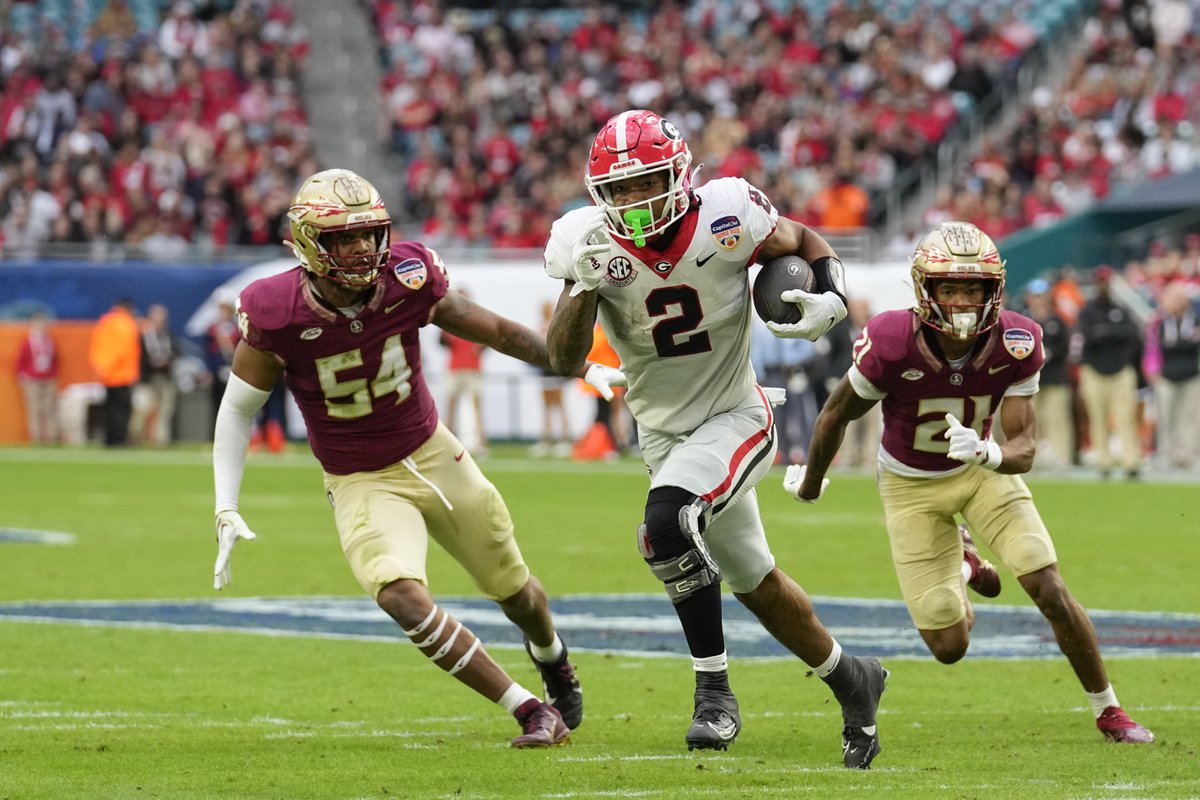 AlecOnFOX7's tweet photo. Former Buchanan RB Kendall Milton is named the Orange Bowl's Most Outstanding Player. 9 carries, 104 yds, 2 TDs as Georgia dominates Florida State 63-3. 

Milton did all of that in the first half. https://t.co/bpL8m75j5X