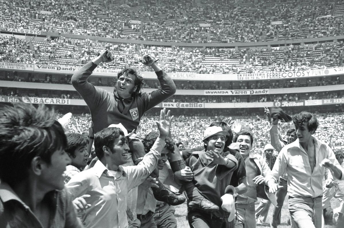 CruzAzul's tweet photo. A 32 años de tu partida, te recordamos cada día.

Un 30 de diciembre de 1991 dejó este mundo Miguel Marín.

¡Gracias por todo, leyenda! https://t.co/ThcovJGUOg