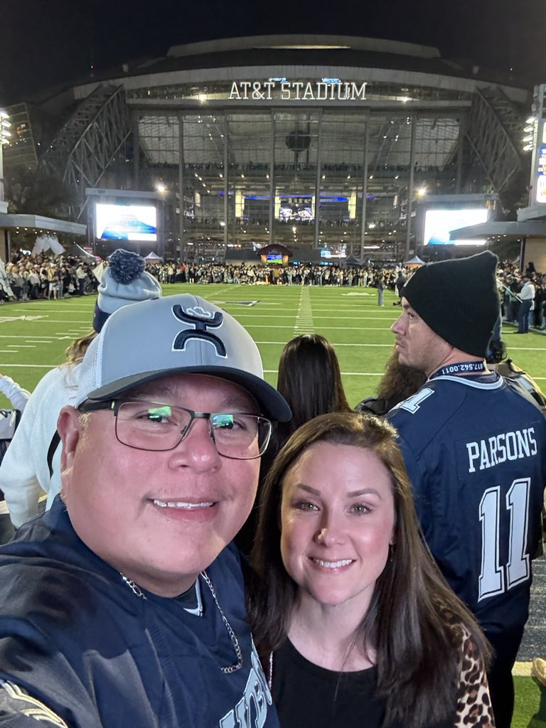ThePaulAdrian's tweet photo. #JimmysNight
#CowboysNation
#RingOfHonor https://t.co/8lyT7jm0WT