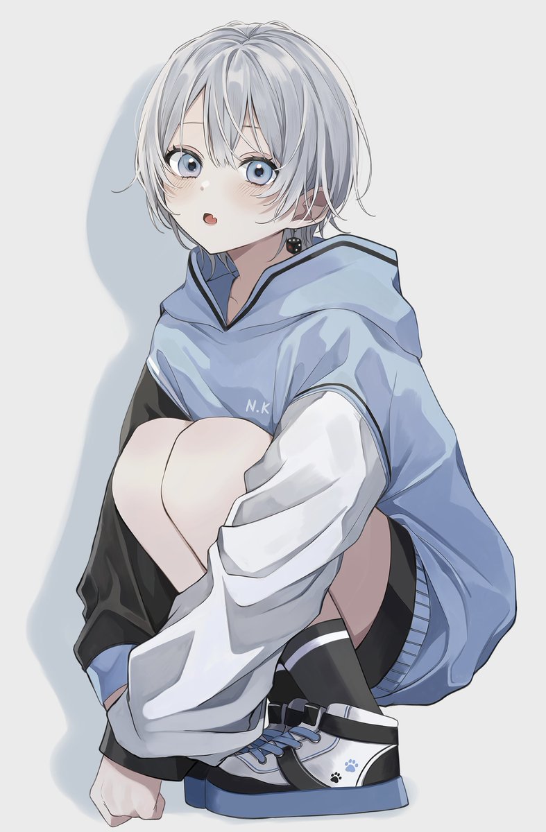solo looking at viewer short hair 1girl sleeves past wrists grey hair sweater  illustration images