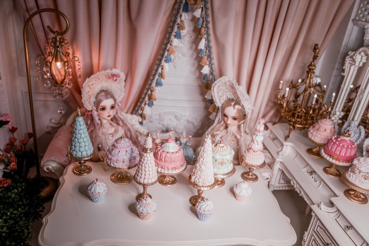 sakura_babie's tweet photo. ๐ Happy New Year Eve ๐
#Volks #SuperDollfie #VolksDoll #BJD #bjdcollector #dollcollector #Doll #Dolls #Desers #Desersdress #BJDhouse #BJDroom #BJDdiorama #dolldress #princess #floraldress #dollgown #dolldress #dollgown #dollbonnet #bjdfurniture #sd_elsa #sd_ariel #pastelcake https://t.co/0SUtKk6m5w