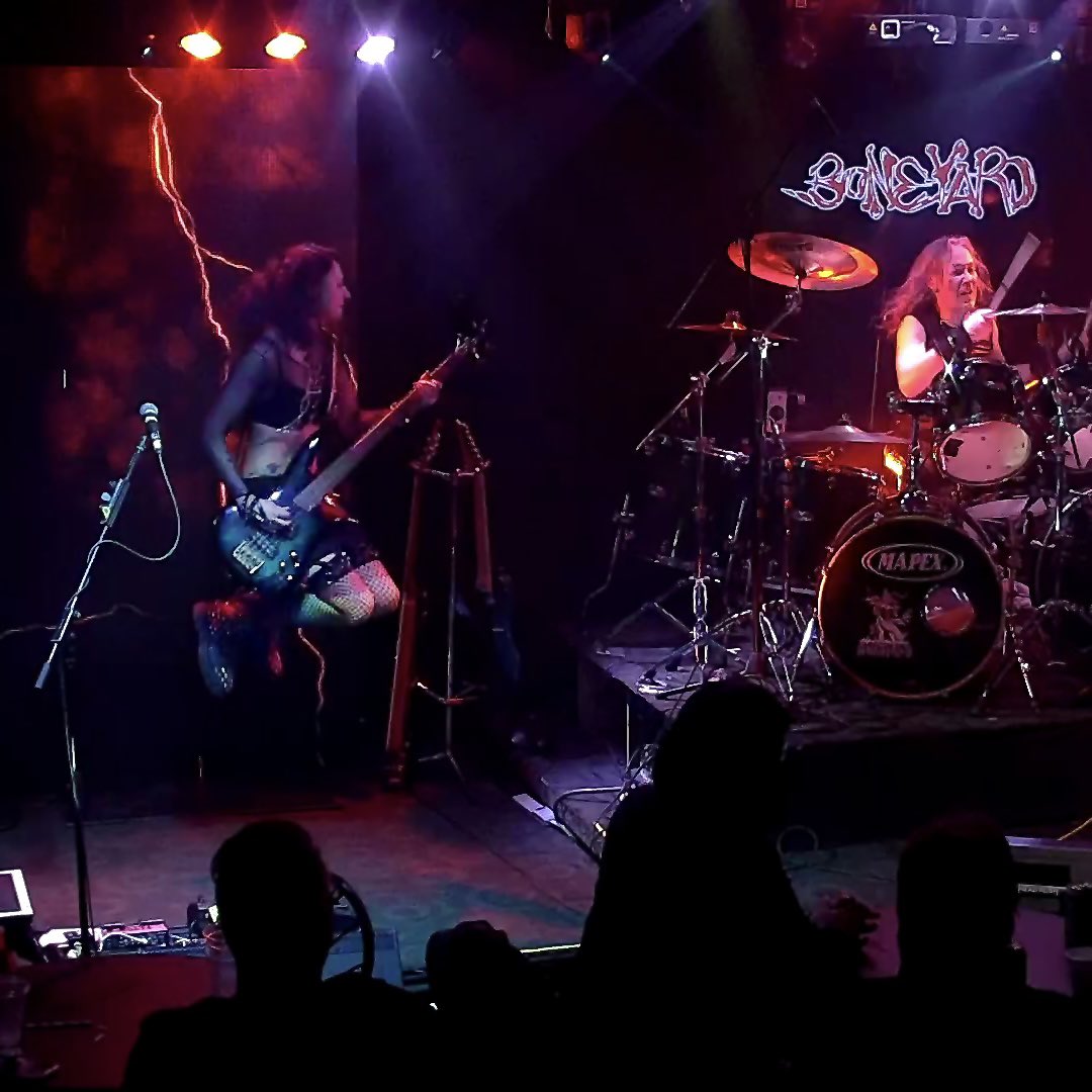 boneyardyeg's tweet photo. Lezzy Osbourne getting some air time! 🤩
#boneyardrocks #lezzyosbourne #bassjump #guitarjump #airtime #livemusic #womenofmetal #womenofrock #yegmusic #yeglive #melodicmetal #femalebassist #metisdrummer #heavymetal #hardrock #rockgirls #metalgirls #LGBTQ #yeg #chromozone https://t.co/5K8EIzoRvJ
