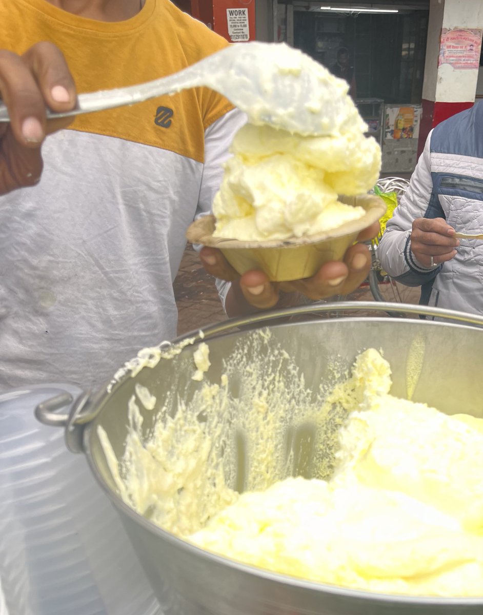 TheSignOfFive's tweet image. A row of vendors selling their wares

#breakfast #makkhanmalai