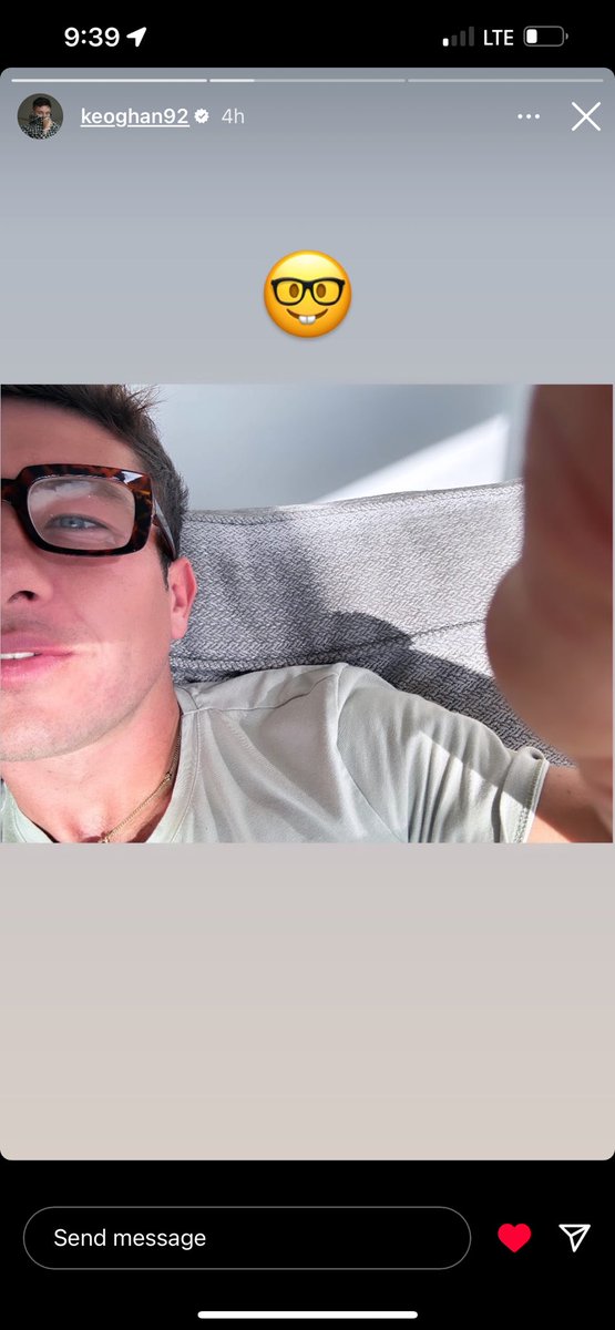 k_athleenb's tweet photo. me ever since i got new glasses last month @BarryKeoghan https://t.co/jwiBXFO6JM