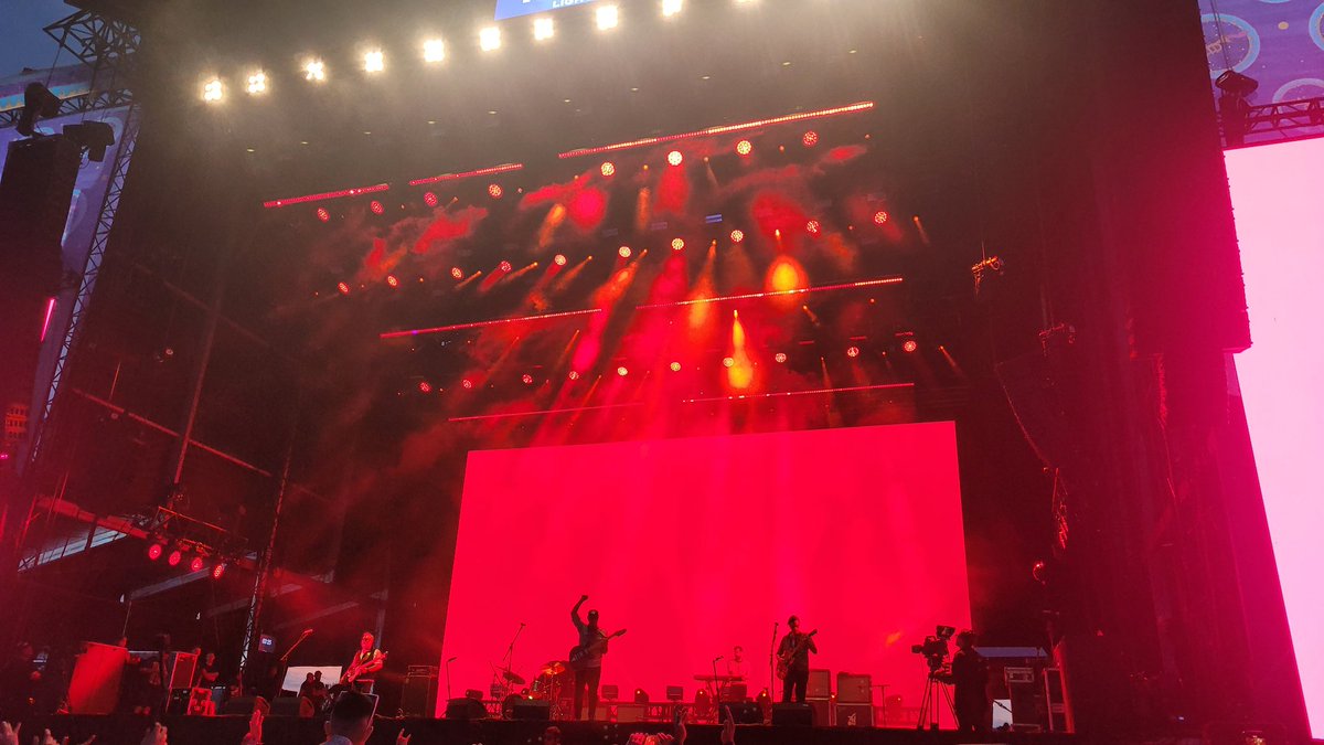 Robert099's tweet photo. Si este 23 fue de varios conciertos el 24 se viene potente.
Grandes bandas me toco repetir #QoSA Y nuevas comp #Idles, #Foals me agradaron bastante. https://t.co/wRCA3EwYFt