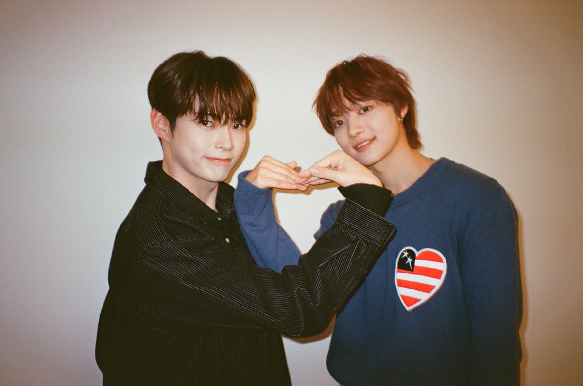 M2MPD's tweet photo. 필름카메라로 기록한 12월의 추억📸 2024년에도 쭈욱 엠투와 함께해요❣ #12월의엠투 #M2film #MY_FIRST_MAMA #andTEAM #BOYNEXTDOOR #ZEROBASEONE @andTEAMofficial @BOYNEXTDOOR_KOZ @ZB1_official https://t.co/DMpbAgm8P6