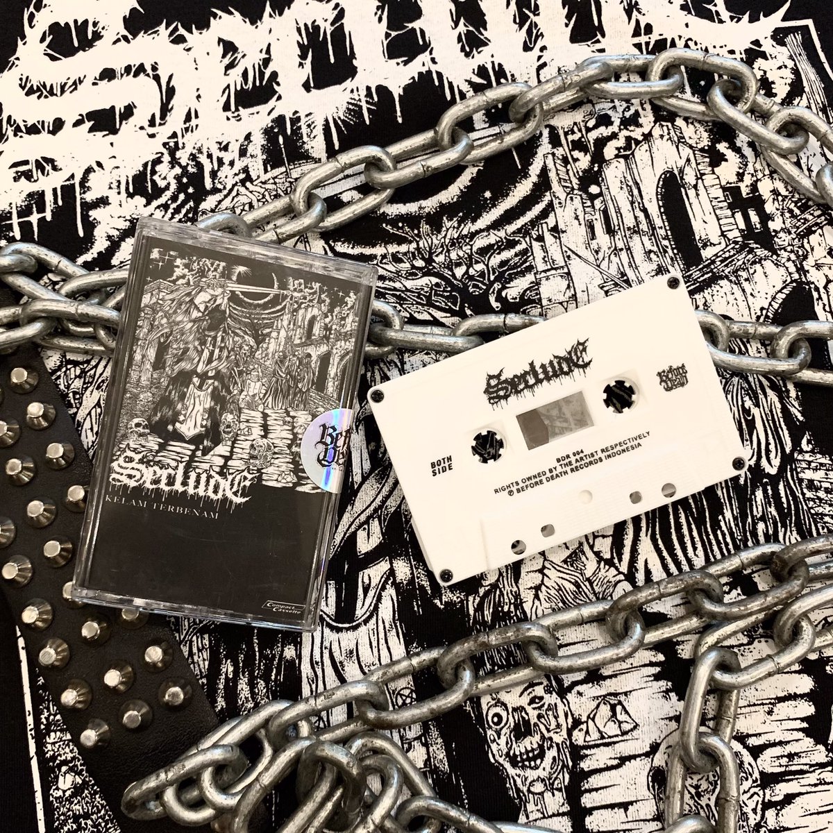 beforedeath_rec's tweet photo. OUT NOW!
[BDR004] Seclude - Kelam Terbenam EP

Price: IDR 60K || $6
Cop it!

Thanks to all Maniacs for patiently waiting. All orders will be shipped simultaneously starting tomorrow.

Information and order hit the link on bio!

#BDR004 #Seclude #Beforedeathrecords https://t.co/GqcUuRHeAp