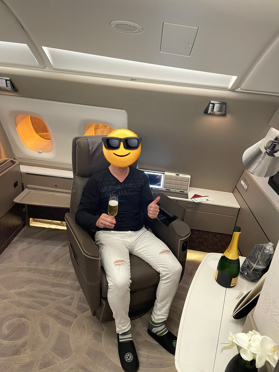 pandaman1978's tweet photo. 今年は、ひさびさの海外旅行✈️
念願のシンガポール航空スイート🛏️
A380で20時間以上のフライト✈️
ナイアガラの滝🏞️
大谷翔平君⚾️応援📣
いろいろ体験できた1年でした👍
来年もマイペースで楽しい1���にし���う😁

#シンガポール航空 
#ナイアガラの滝 
#大谷翔平 https://t.co/nQemlTCUyS