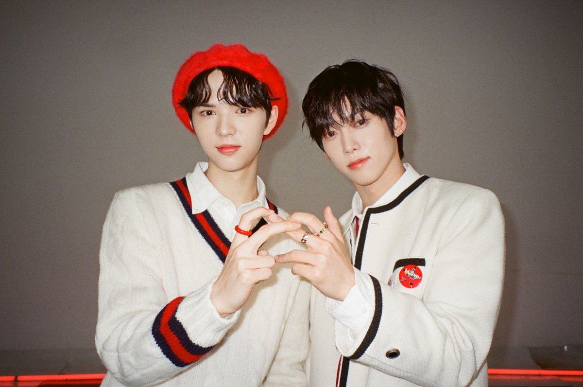 M2MPD's tweet photo. 필름카메라로 기록한 12월의 추억📸 2024년에도 쭈욱 엠투와 함께해요❣ #12월의엠투 #M2film #릴레이댄스 #릴댄2023스페셜 #JUSTB #tripleS #KISSOFLIFE #EL7ZUP #EVNNE #AMPERSANDONE @JUSTB_Official @triplescosmos @KISSOFLIFE_S2 @_EL7ZUPofficial @EVNNE_official @_AMPERSANDONE_ https://t.co/Ldj8EeXWz7