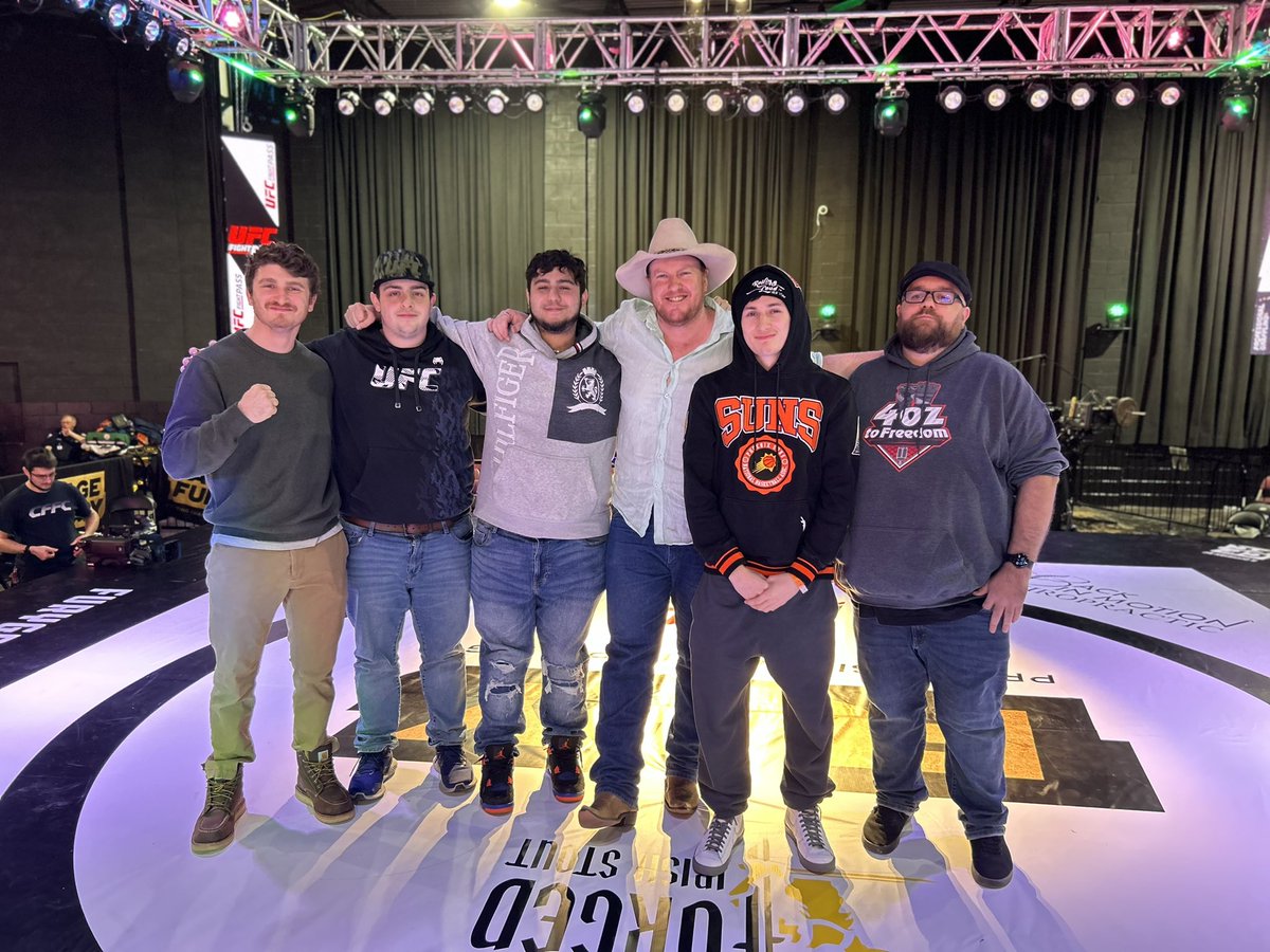JakeNoecker's tweet photo. Dare I say, the future of MMA media??? ๐
#FURYPro8 w/@rushmma11 @patdannamma @4ozToFreedomPod @MattDavPhotogs @NapoleoneDylan @Cagesidepress https://t.co/CBFc4cTcYl