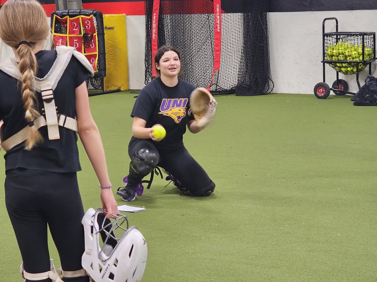 Wisoutlawz's tweet photo. Huge thank you to Outlawz Hall of Famer and current @UNISoftball player @SJemilo and Coach Ro for putting on a catching clinic for our Outlawz players Saturday night. The girls had a great time and learned alot. Great to see former players becoming the teacher. https://t.co/mzr7J0yJ8n
