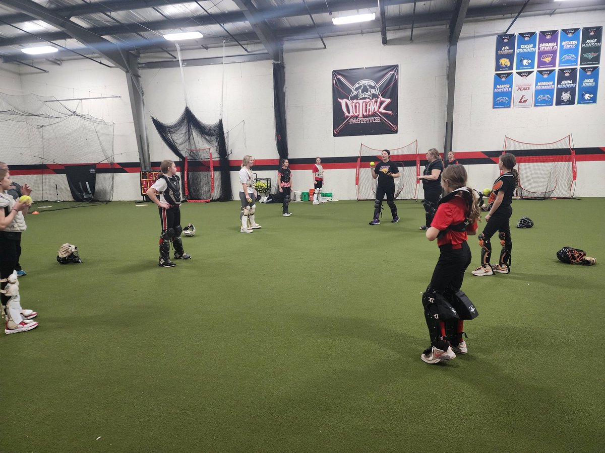 Wisoutlawz's tweet photo. Huge thank you to Outlawz Hall of Famer and current @UNISoftball player @SJemilo and Coach Ro for putting on a catching clinic for our Outlawz players Saturday night. The girls had a great time and learned alot. Great to see former players becoming the teacher. https://t.co/mzr7J0yJ8n