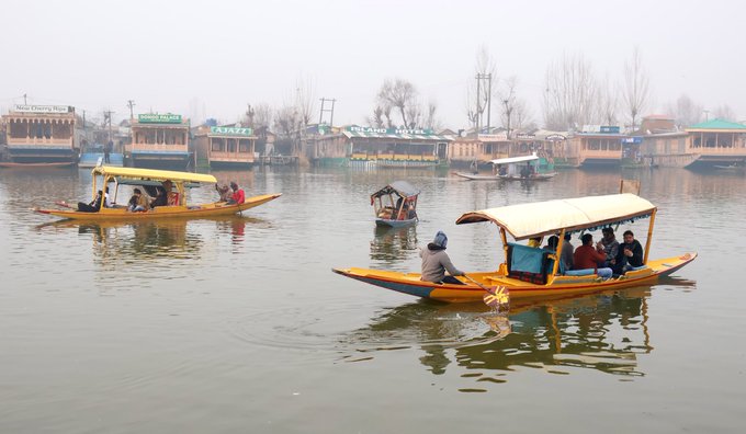 GulistanNewsTV's tweet photo. Severe Cold In Kashmir, Minimum Temperatures Several Notches Below Freezing Point
#Kashmir
#coldweather
#freezingpoint https://t.co/gIsQkUijvk