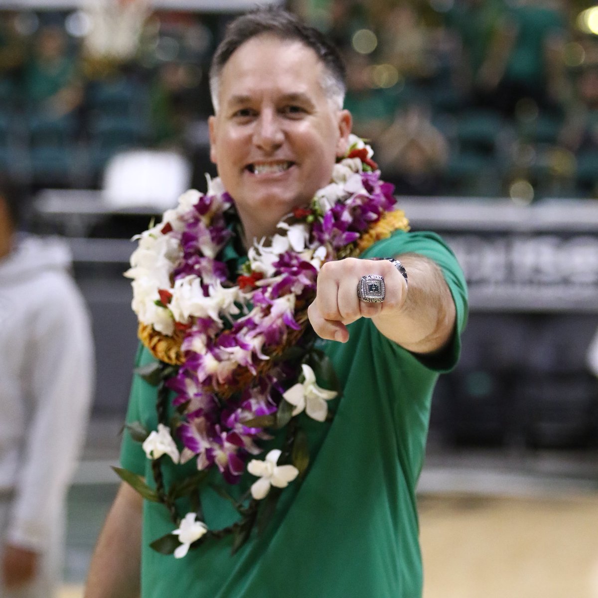 HawaiiMBB's tweet photo. Great to have former #HawaiiMBB Director of Operations @Jimmy_The_Brit back in the SSC to receive his 2015-16 Big West championship ring!

#ManaOhana x #GoBows https://t.co/AGokt8pcAb