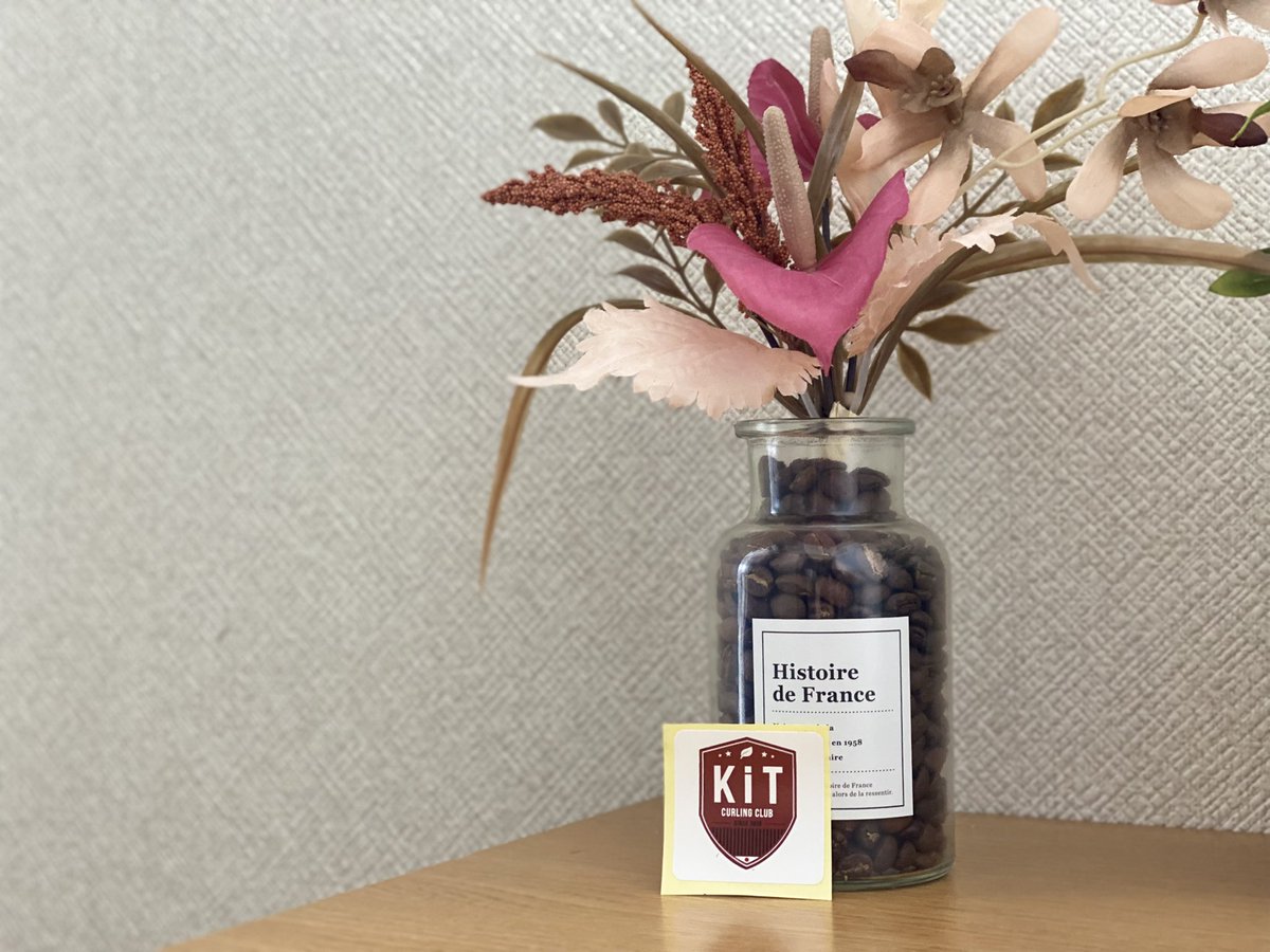 curling_KiT's tweet photo. 【年末年始限定イベント】
KiT CC × Work Shop Cafeのコラボ商品をご購入でオリジナルステッカーをプレゼント🎁
KiT珈琲でぜひお正月をのんびり過ごしましょう☕️
店舗:Work Shop Cafe(東武ショッピングモール内)
営業日時:12/30~1/3(AM10時~PM5時迄) https://t.co/XRfvcfy587