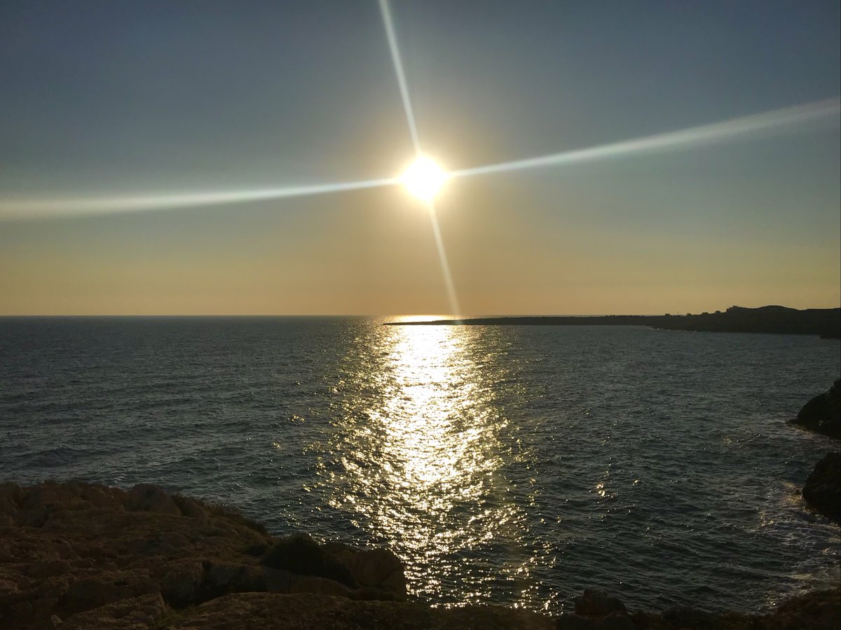 Happy New Year's Eve!💫 The sunrise and the glaring sun rays, in their captivating beauty, cast their magic on the peaceful seascape and remind you that all your glitters and gold lie within you, imposing a rhythm upon you that is so enchanting. Good morning!🌊 Cape Greco