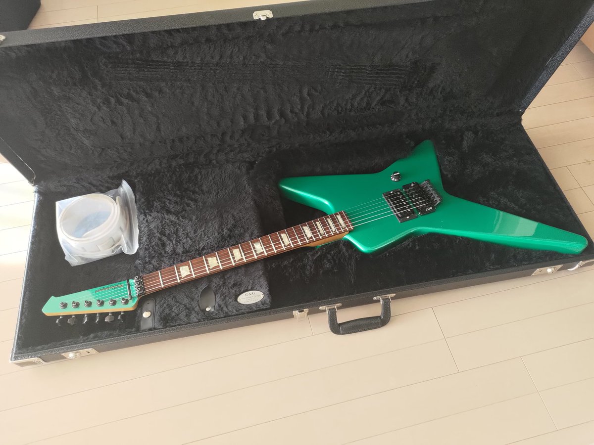 DaveOzzz's tweet photo. 年内最後にロサンゼルスから届いた正真正銘のMNG
#PerformanceGuitar #Starshape https://t.co/u24r0Ne8Mk