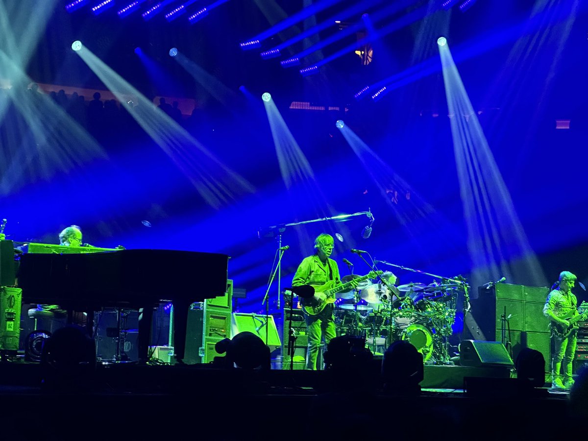 mbernardJ's tweet image. Night 3, Be Safe. #phish #YEMSG