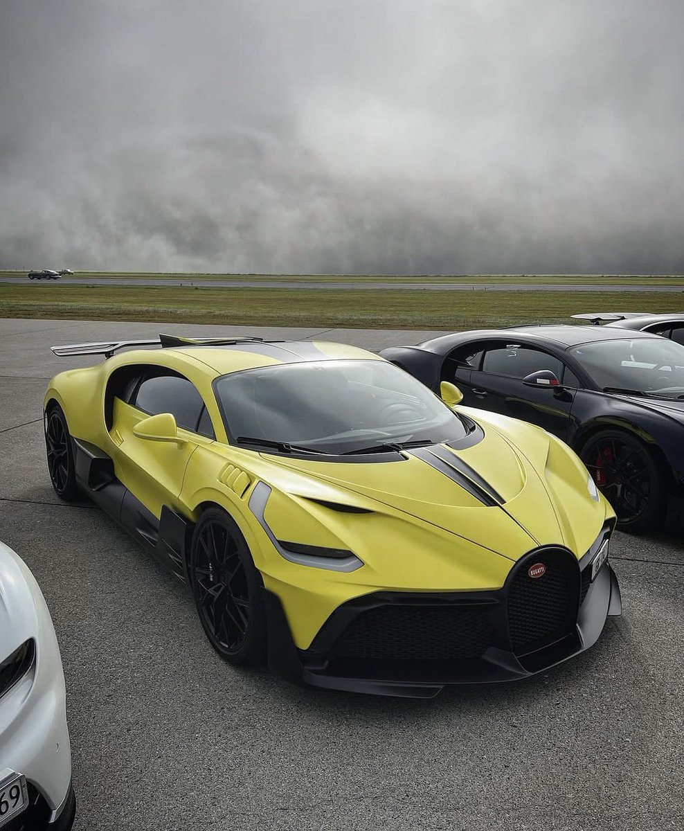 LuxuryCars365's tweet photo. Bugatti Divo ☁️ https://t.co/lOloCaBwpY