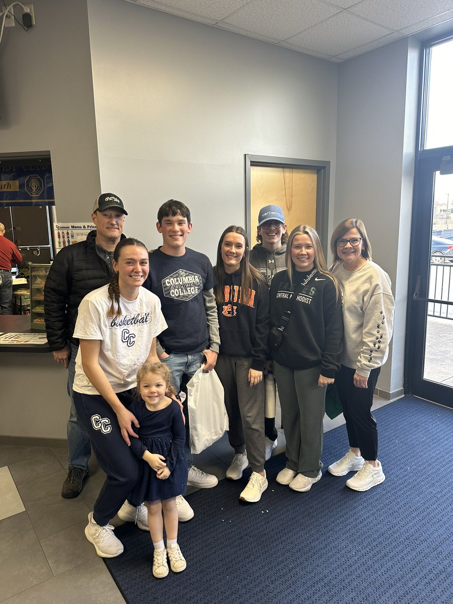 <a href="/Lexi_Miller04/">Lexi Miller</a> packed the house tonight at the well!
#lovethehometownsupport
#rollcougs