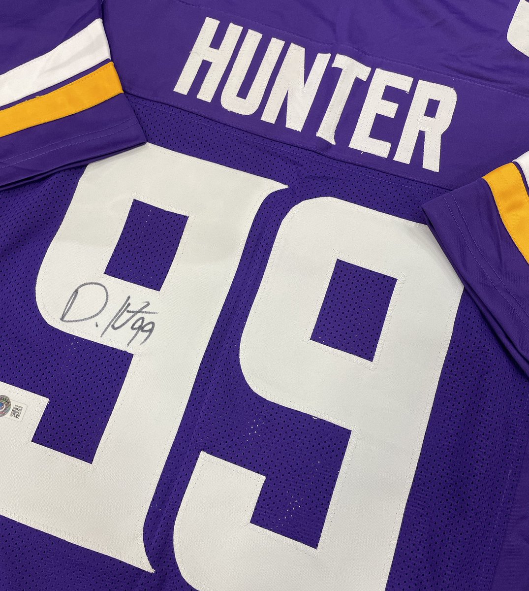 FanHQ's tweet photo. 🏈WEEK 17 GIVEAWAY🏈 If Danielle Hunter has 2 sacks and the #Vikings win, one lucky Vikes fan will get this autographed jersey!  

REPOST and FOLLOW for your chance to win!  

Good luck and #SKOL 

*Winner contacted from this account only. https://t.co/BRxORmHtYz