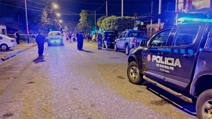 Las cosas en el trabajo se salieron de control, ya hasta vino la policía.

(Es un milagro, casi nunca vienen)