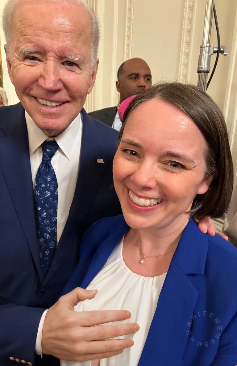 HackoffCommie's tweet photo. #WhataPerv https://t.co/DpDT3IPbZB