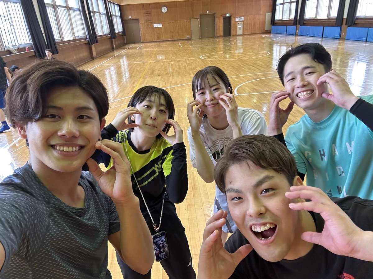 お疲れ様です！
昨日、一足先に仕事納めしました！
今年はからだ塾や部活に参加したりなど沢山行動できた1年でした✨

しっかり地元でリセットして来年はさらに活動的な1年にしていきます💪

#やるばい戸塚
#インドアからアウトドアに笑
#行動する楽しさ
#初名古屋にも

<a href="/hino_desuu/">ひの</a> 
<a href="/sakiDisney2001/">みすみさき🐥</a>
