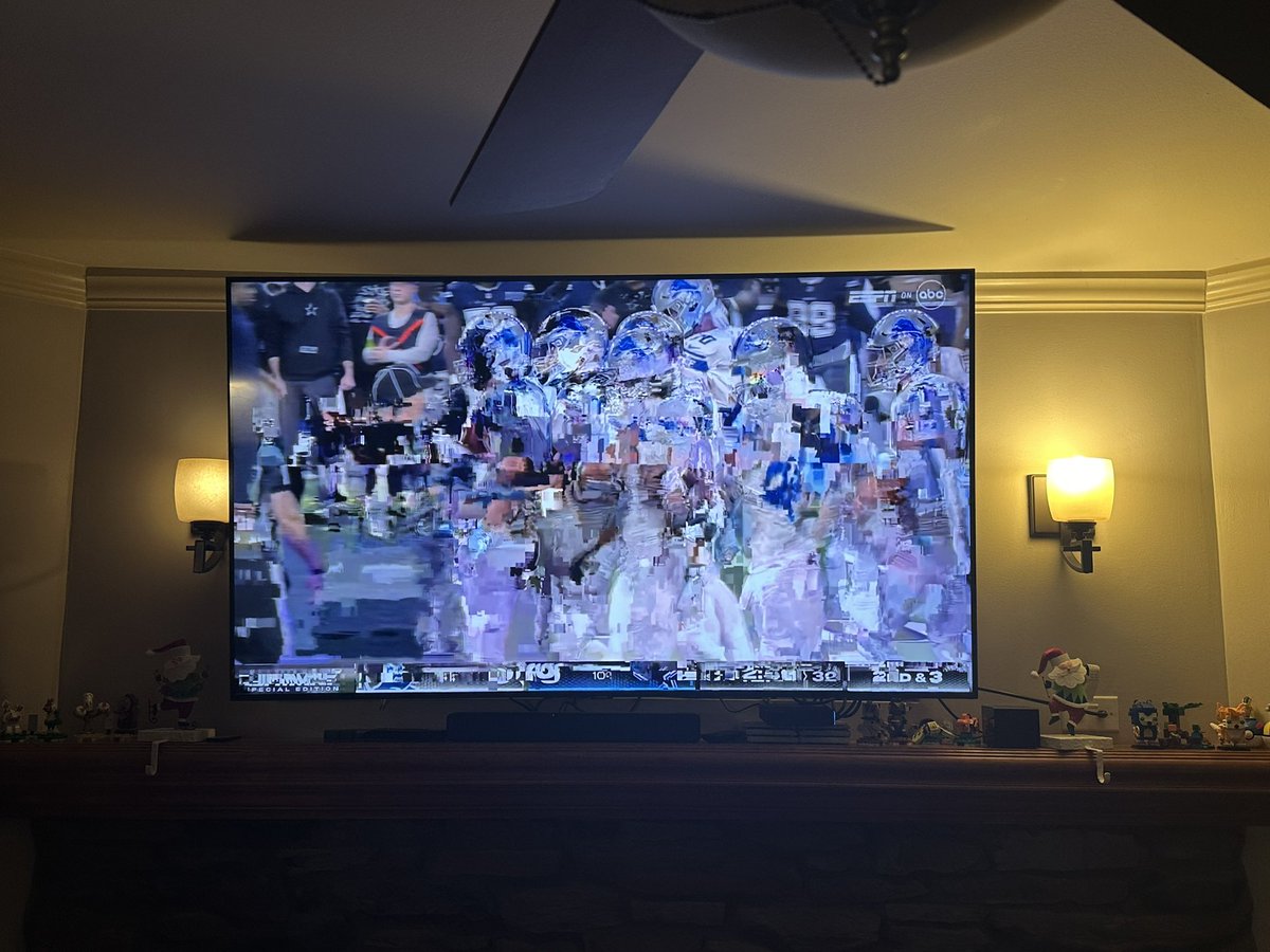CharieB29's tweet photo. @Xfinity  get your shit together, every time I try to watch tv this stupid shit happens and I can’t get anyone to fix it or come out.  Glad I’m paying $280/month but that will be changing soon. https://t.co/bCEcIZsXrX