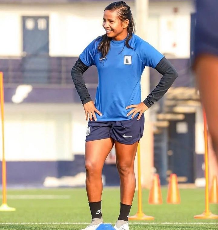 Heidy Padilla continuará en Alianza Lima. La íntima tuvo una oferta de Universitario pero ha optado por la continuidad en La Victoria. Mañana seguimos con las renovaciones. Buena noche. @ovacionweb