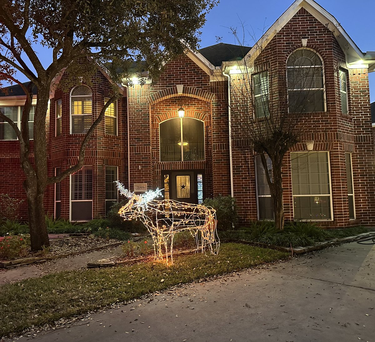 The outdoor Christmas decorations are all put away except for this bad boy.  Still need some help from Longhorn faithful to get over 1k by 7:45 pm Monday. 🤘 #NoLonghornfanUnder1k #HookEm