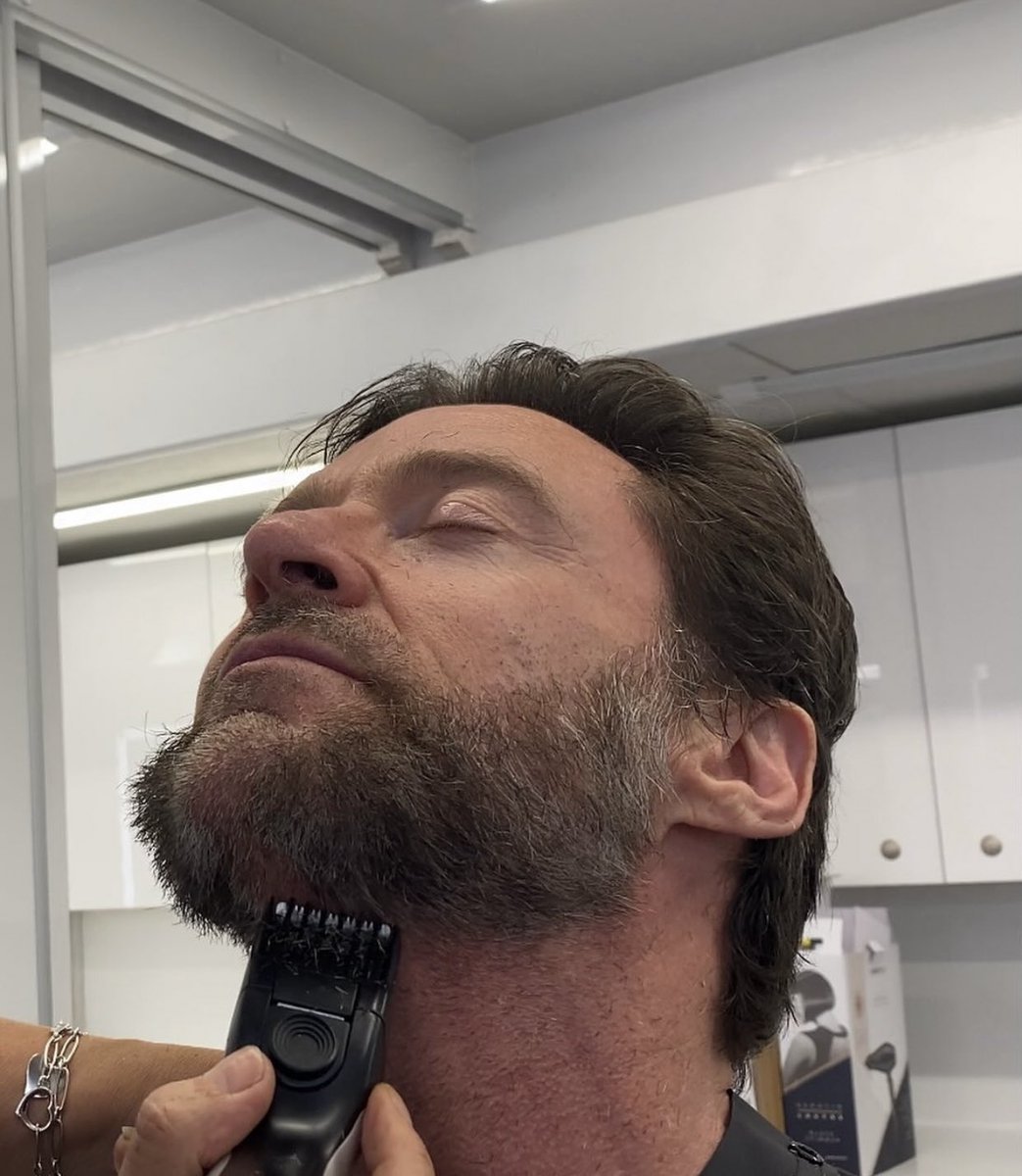 Hugh Jackman has shared new set photos of his #Wolverine look in ‘DEADPOOL 3’.

(via thehughjackman | IG)