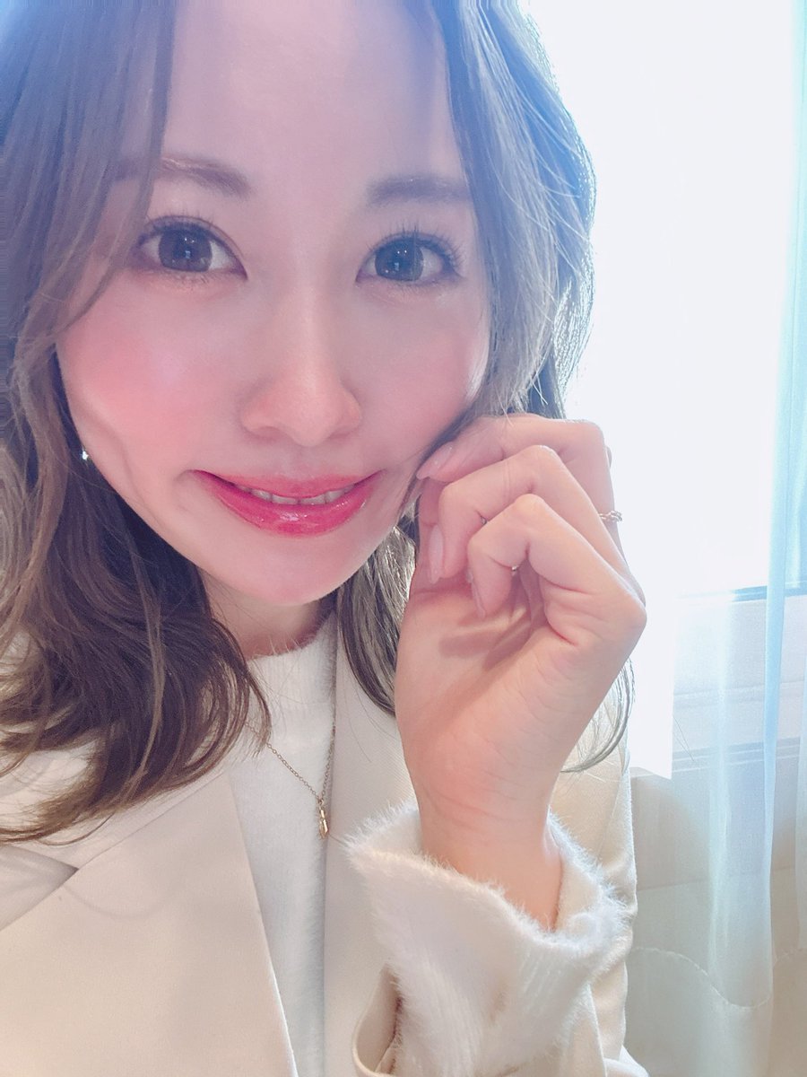 Aipiii0911's tweet photo. バタバタしてたり一昨日から体調崩したりしてたら大晦日になっちゃってた😂
今年はnontitleに参加させて貰ったことをきっかけに、改めて自分自身の働き方や将来について考えさせられた事が多かったです。今新しい事業も作ってるので来年良い報告出来るようこれからも邁進していきます🫡✨良いお年を🤍 https://t.co/MG17ccguSq