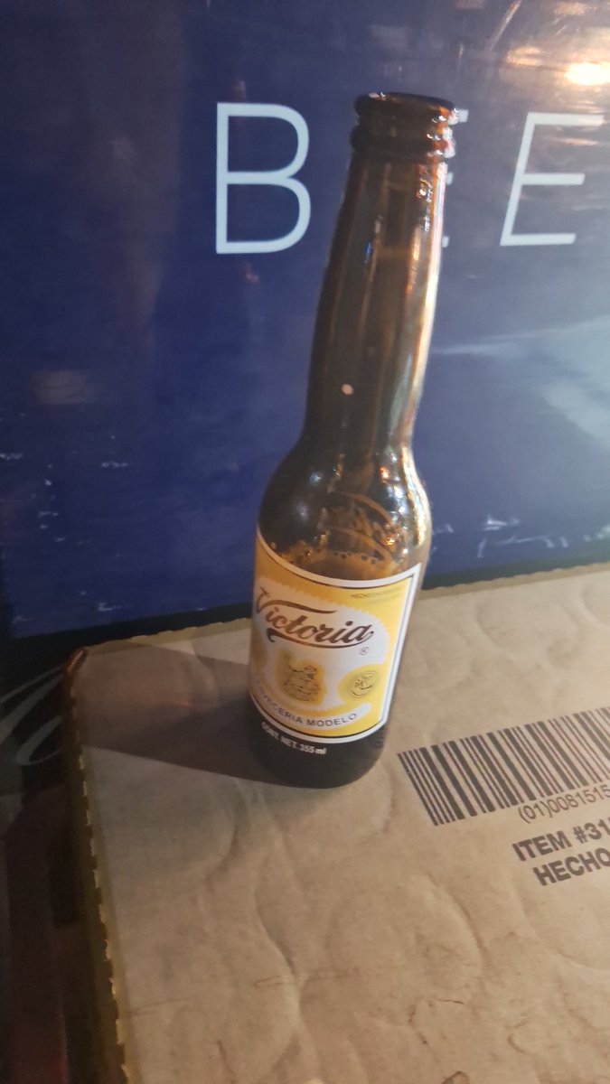MikePasivo91's tweet photo. Último sábado del año en la tiendita buscando hombre.
#pasivo #cruising #buscomacho #sexo https://t.co/3yOFVQbJi8