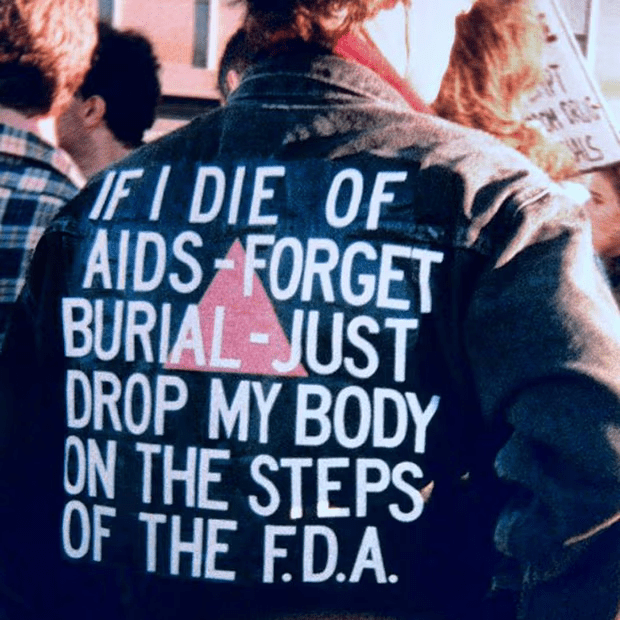 QueenNightOwl's tweet photo. This photograph of David Wojnarowicz at the 1988 protest at the FDA always hits me like a truck. He died only fours years after it was taken. And his memorial procession was lead by a banner that read “DAVID WOJNAROWICZ: 1954–1992, DIED OF AIDS DUE TO GOVERNMENT NEGLECT.” https://t.co/jm19dObHE9