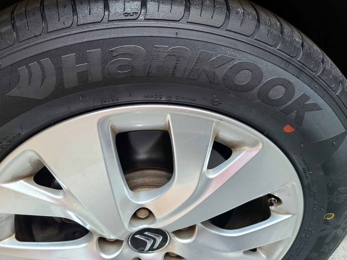 試しにタイヤをミシュランからハンコックに替えてみました。
なるほどコスパ、良さそう。燃費は改善するはず。
しかしタイヤで車の印象が全く変わって面白いです。
お上品な?おフランス車からミニバンレンタカーにトランスフォーム汗
勉強になりましたｗ