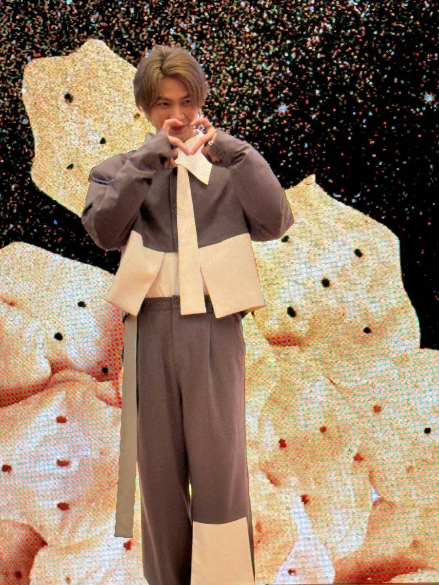 Anotherwhoiam's tweet image. HNY Biu , miss you xx 
Shine bright like you always do na ✨
All the best and lots lots more of love 💕💙

2024 WITH BUILD JAKAPAN
#NYresolutionWithBuild
@JakeB4rever